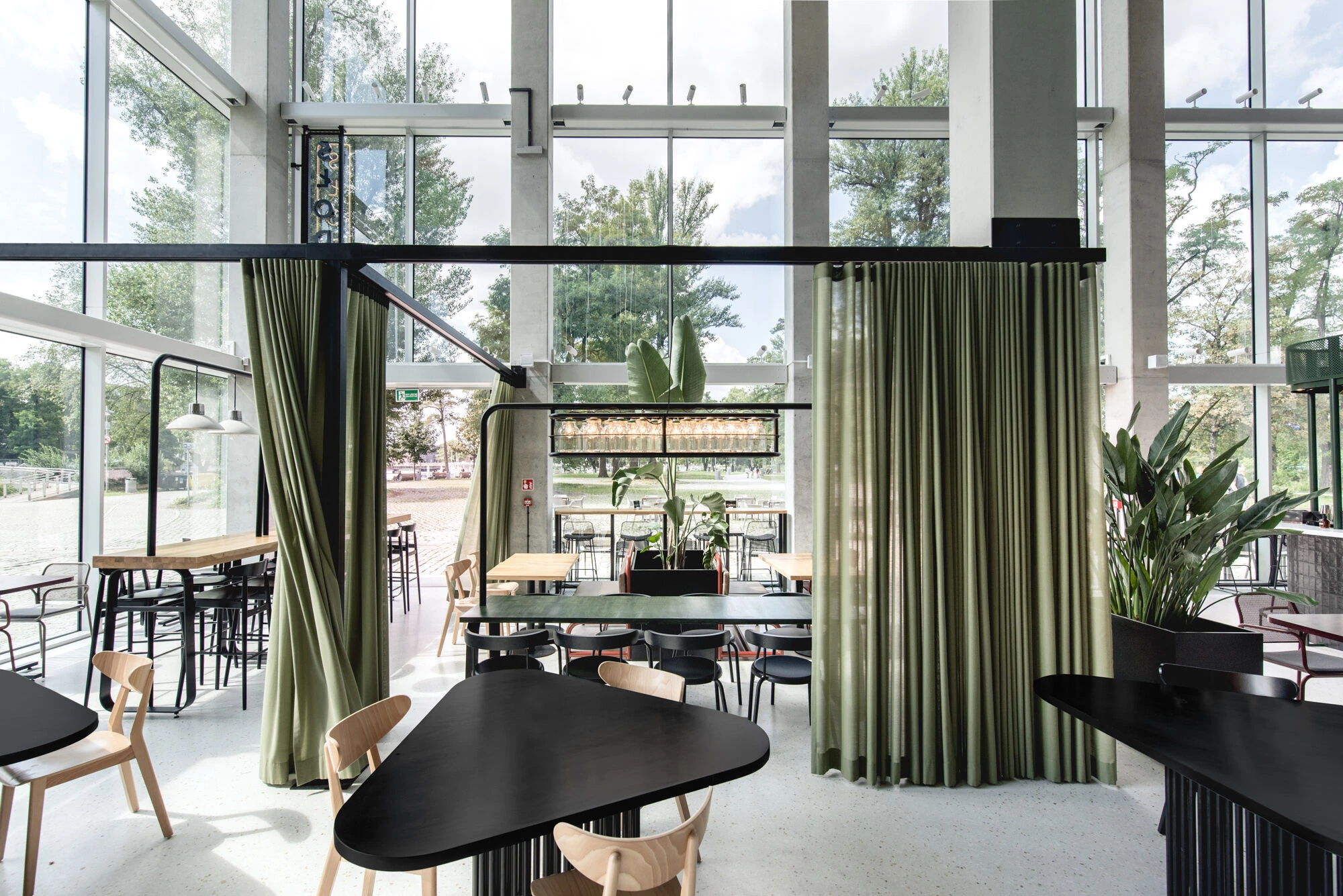 波兰 Wrocław 独特餐饮空间设计-27