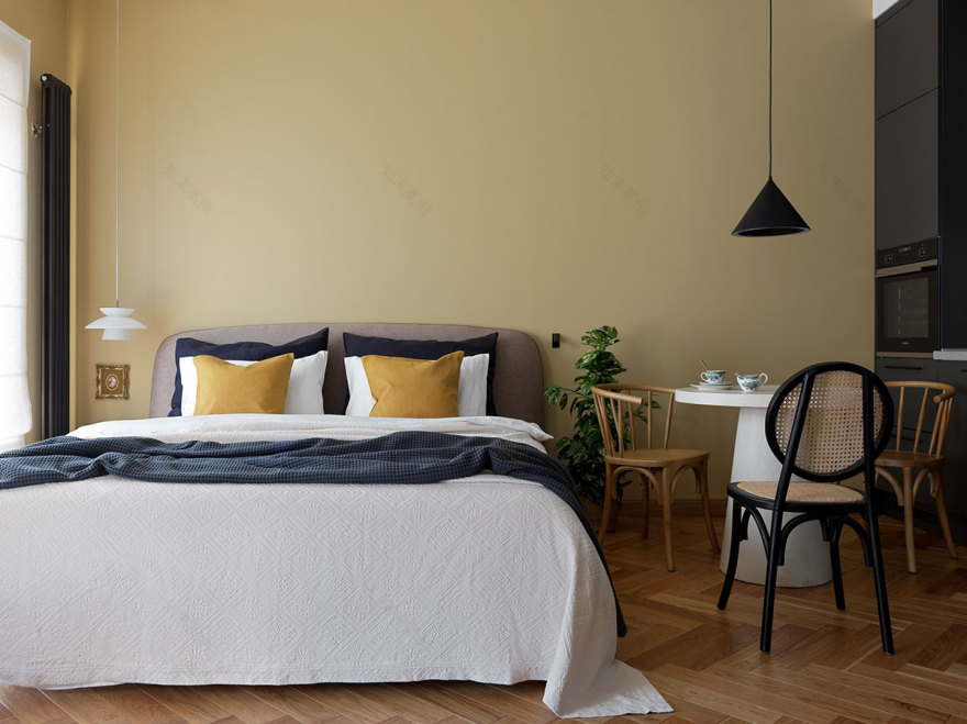 莫斯科 40㎡小户型公寓 | 开放空间与温馨黄色调的完美结合-1