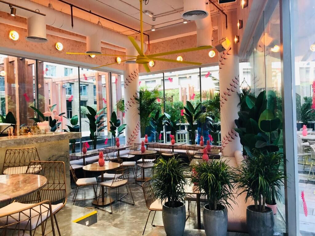 迪拜 Vibe Cafe | 粉色与铜色的健康美食空间-6