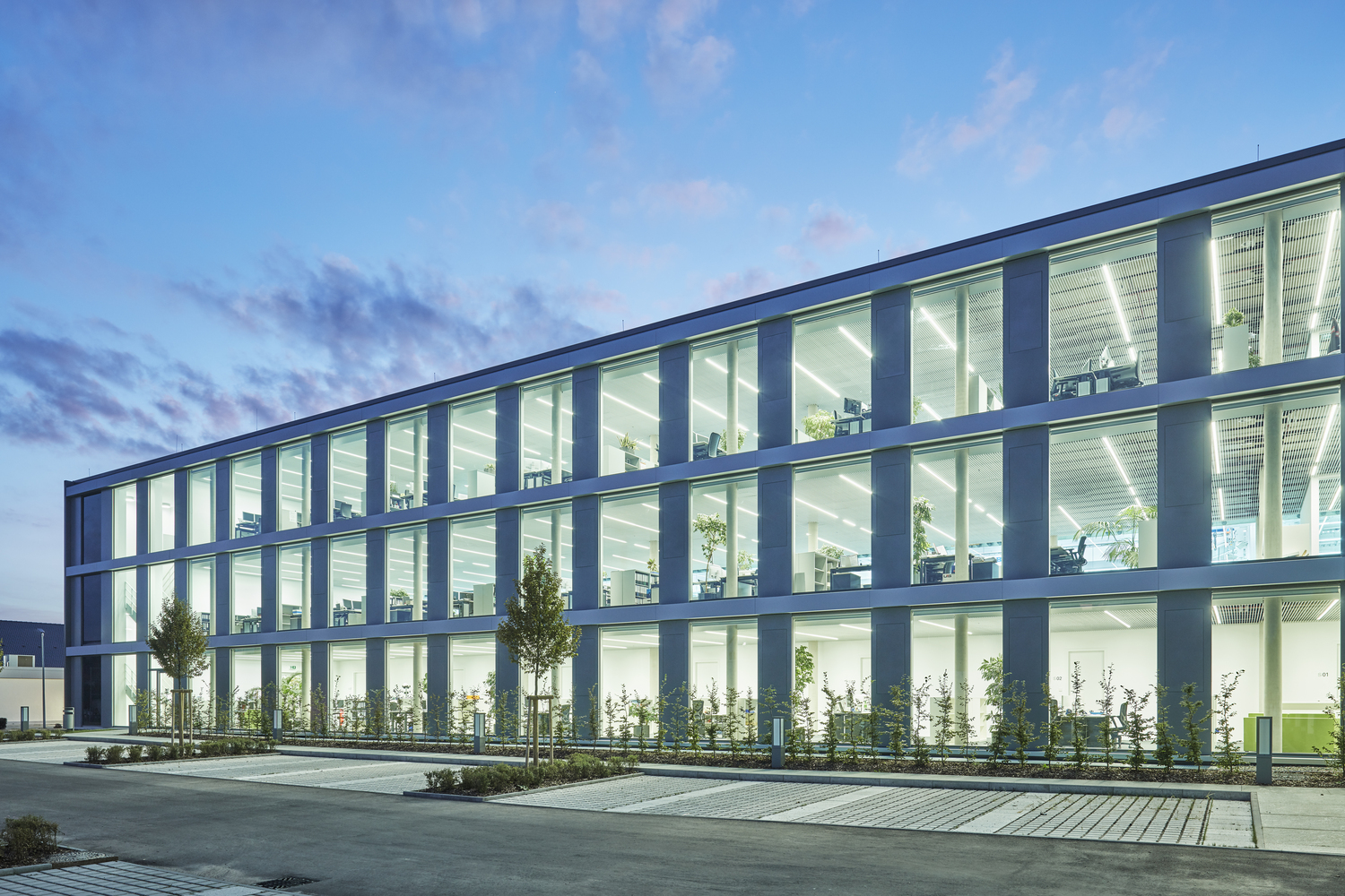 德企 EMAG 总部扩建，生产办公一体化呈现现代工业风-31