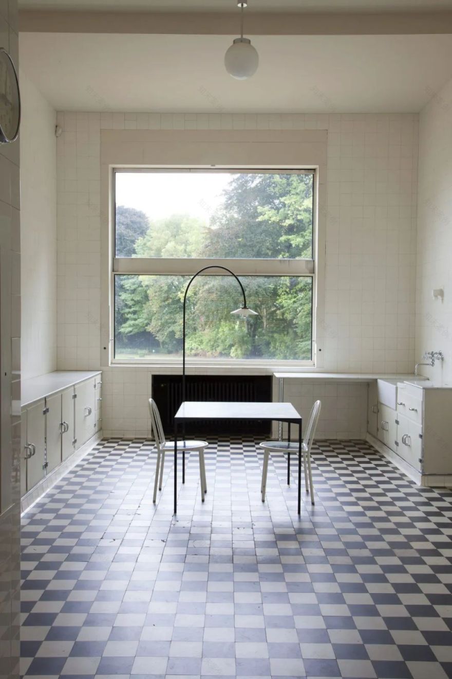 '现代与古典的矛盾之美——Muller Van Severen 在 Villa Cavrois 的家具设计展览'-9