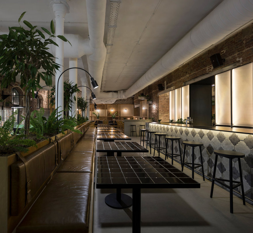 乌克兰利沃夫工业风酒吧设计-14