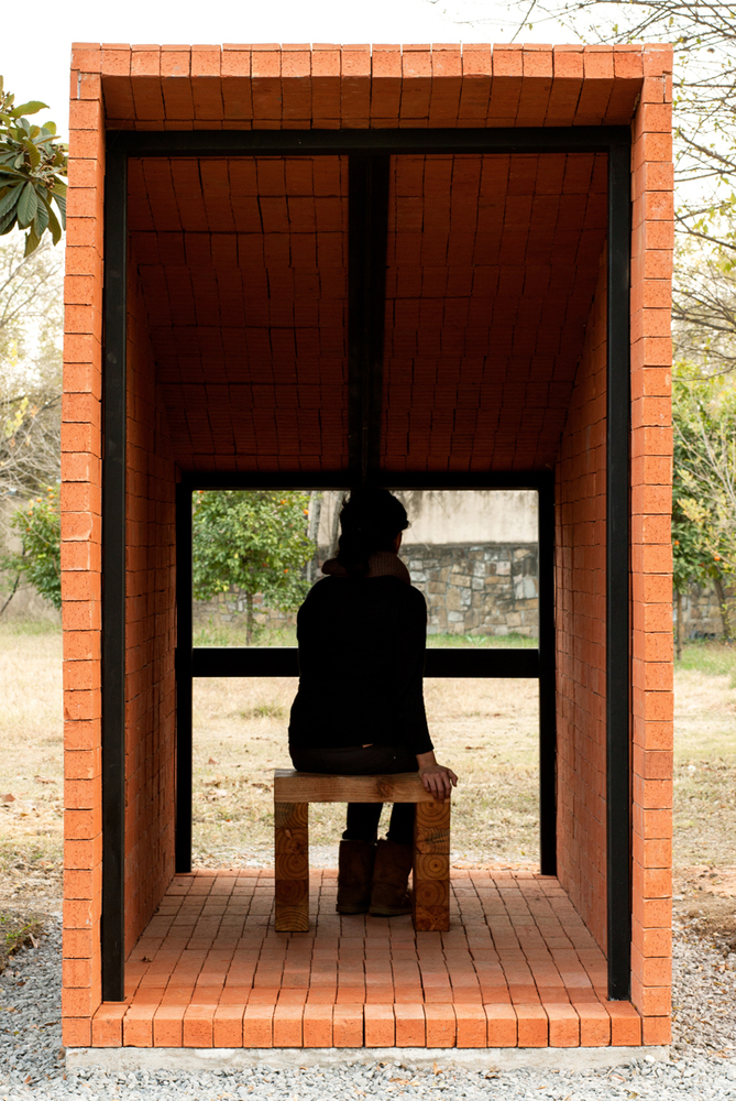 1200 片红砖构建的冥想小教堂-22