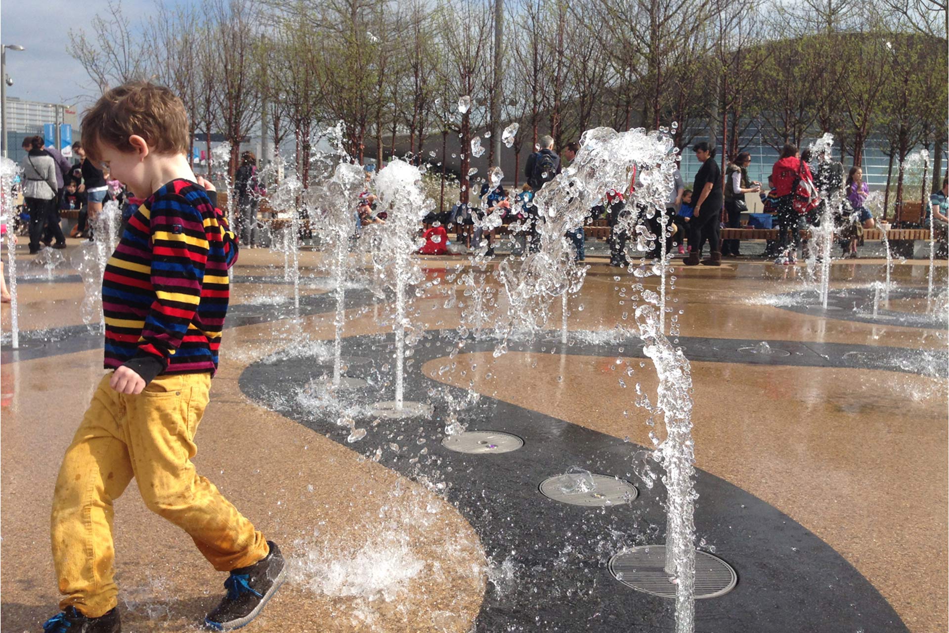 英国伊丽莎白奥林匹克公园南公园广场-4