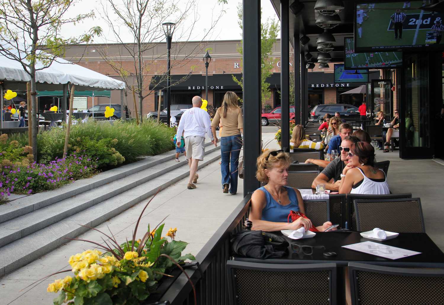 伯灵顿商业区活力零售开发设计丨意大利马萨丨Halvorson Design Partnership-3