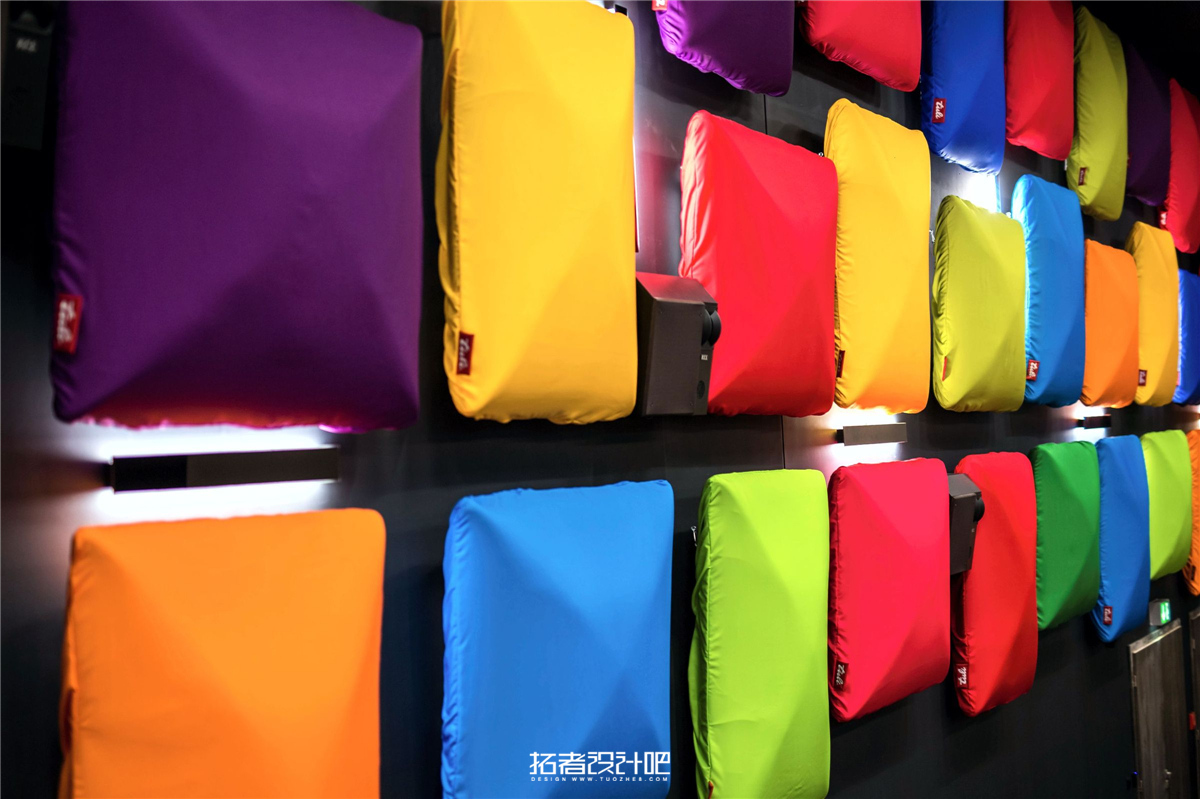 色彩缤纷的影院空间，打造沉浸式观影体验-7