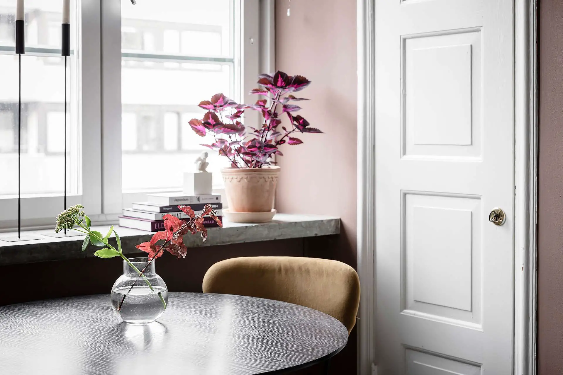 25 平米小公寓的神奇衣橱设计-8