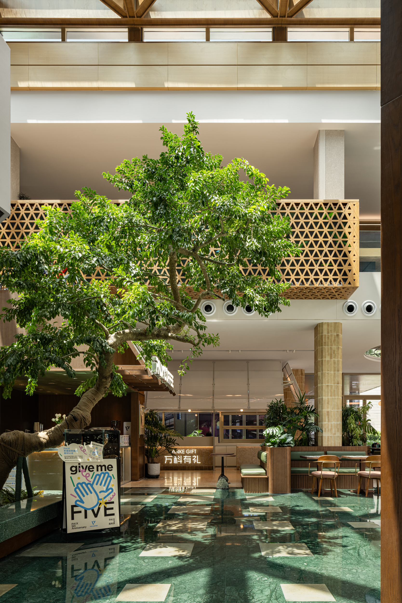 广州南站 · 檐下集丨中国广州丨超级平常空间设计-44