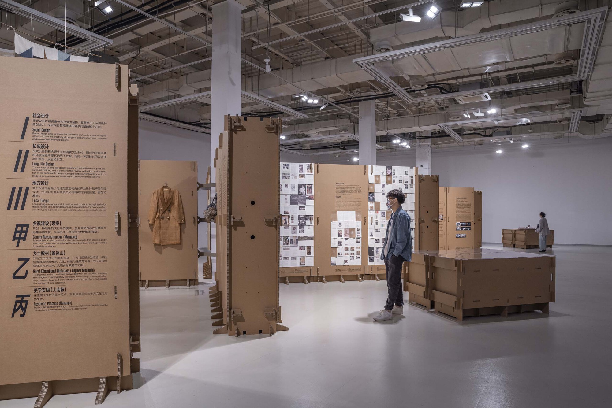 Exhibition Space Formed by Corrugated Cardboards / LUO studio-49