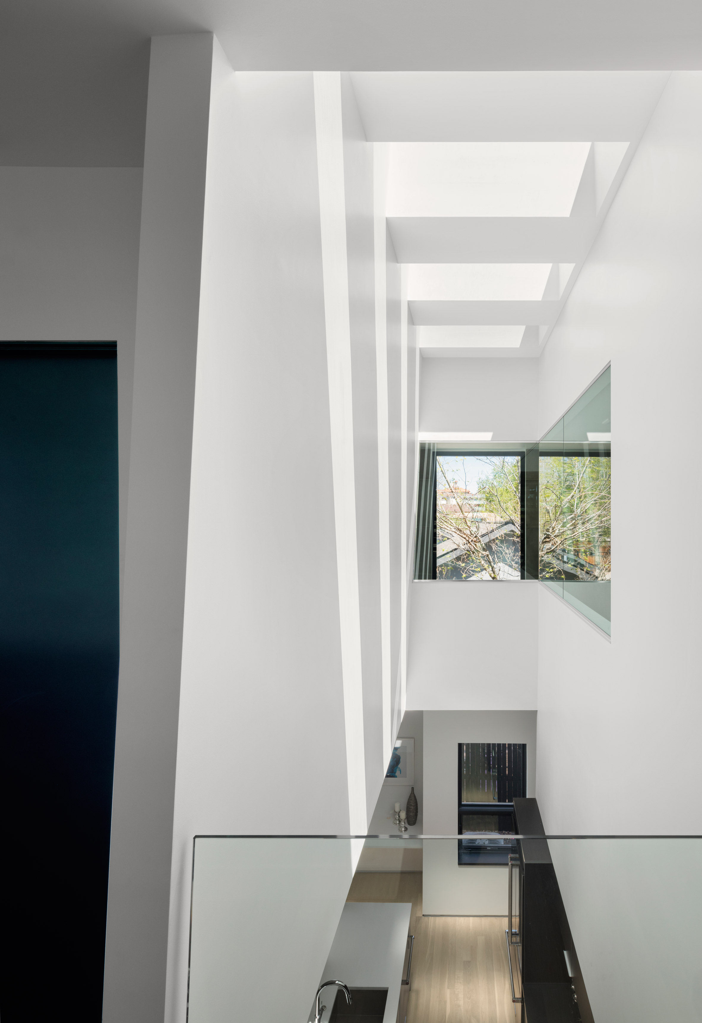 Meridian 105's Denver house features screens and shutters made of black wooden pallets-11