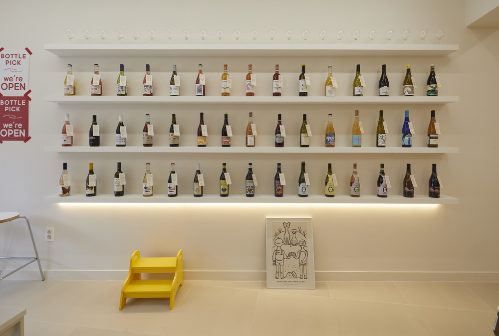 独特的瓶塞设计 | 20 平米小酒馆的吸引力-9