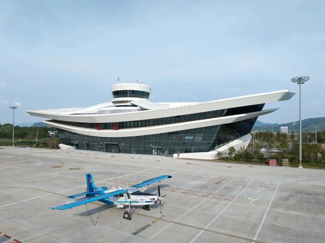 建德航空小镇千岛湖通用航站楼丨中国杭州丨上海境澜建筑设计有限公司,上海同设建筑设计院有限公司-1