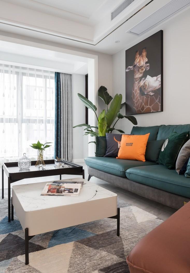 极简空间中的温润原木与神秘美感-3