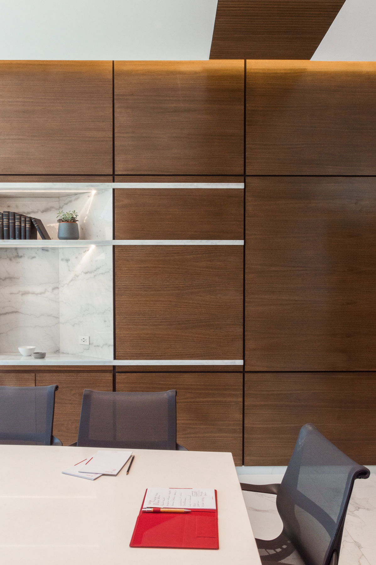 自然与建筑共融的 ARIAS LAW 办公室设计-14