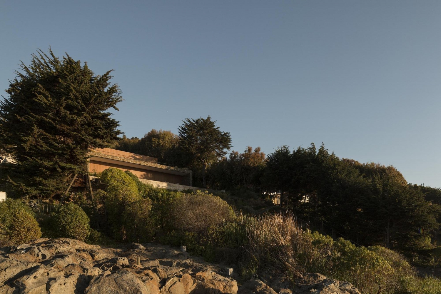 智利罗卡斯别墅 | 石头盒子中的宁静海景-35