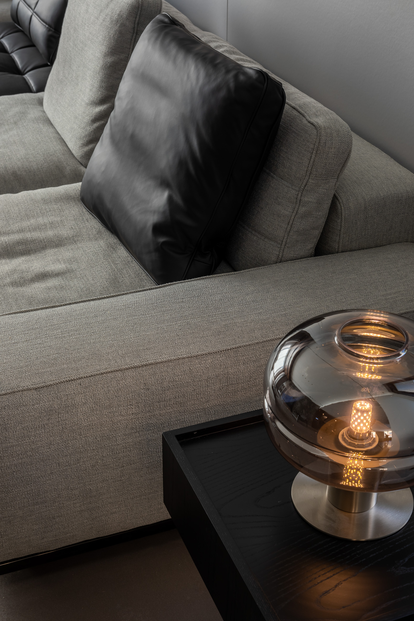 暗色系高级优雅私宅实景拍摄成片-6