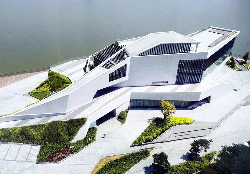 跨界设计打造地域感与永恒感的地标建筑-12