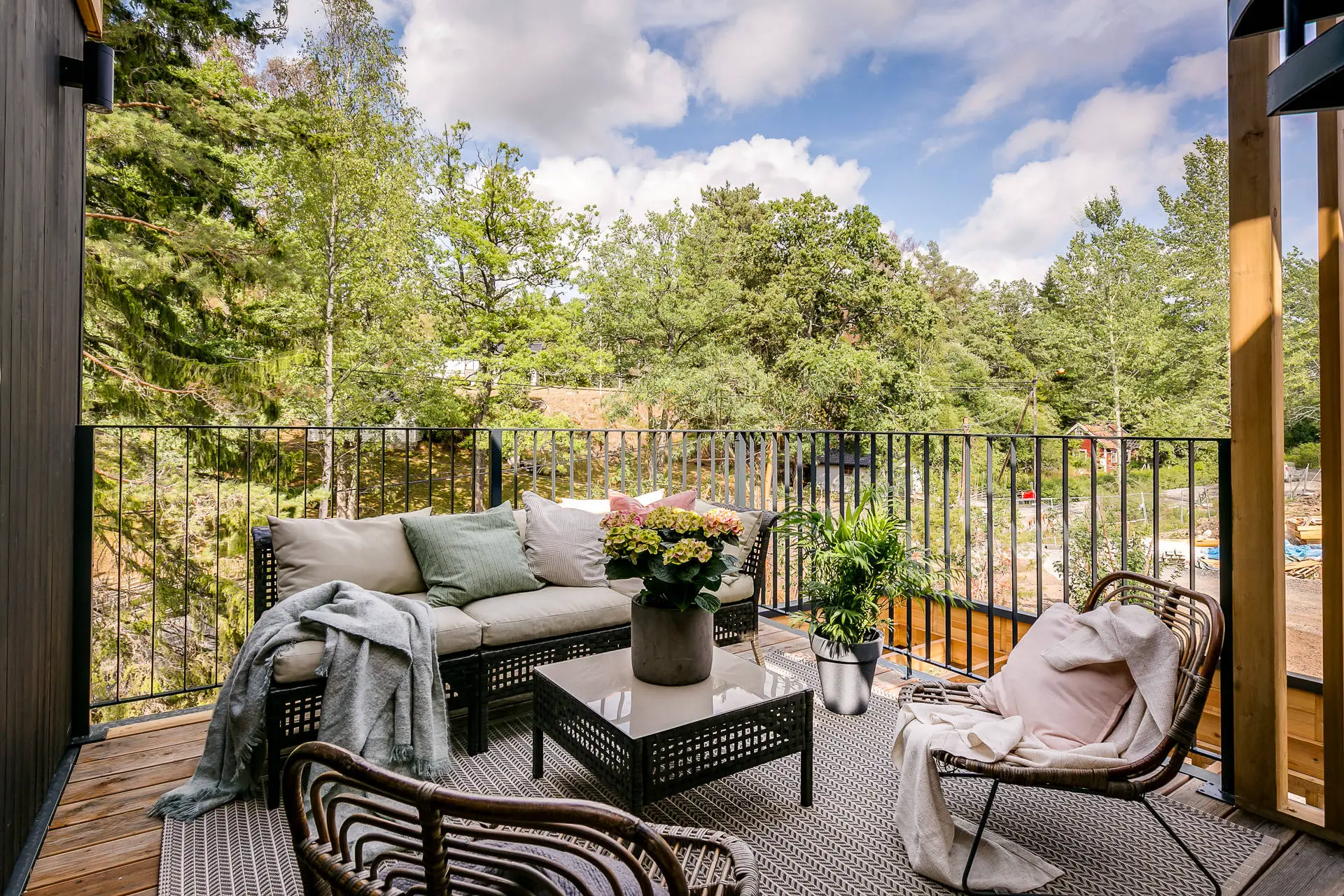 瑞典木质立面建筑共享景观与生活空间-18