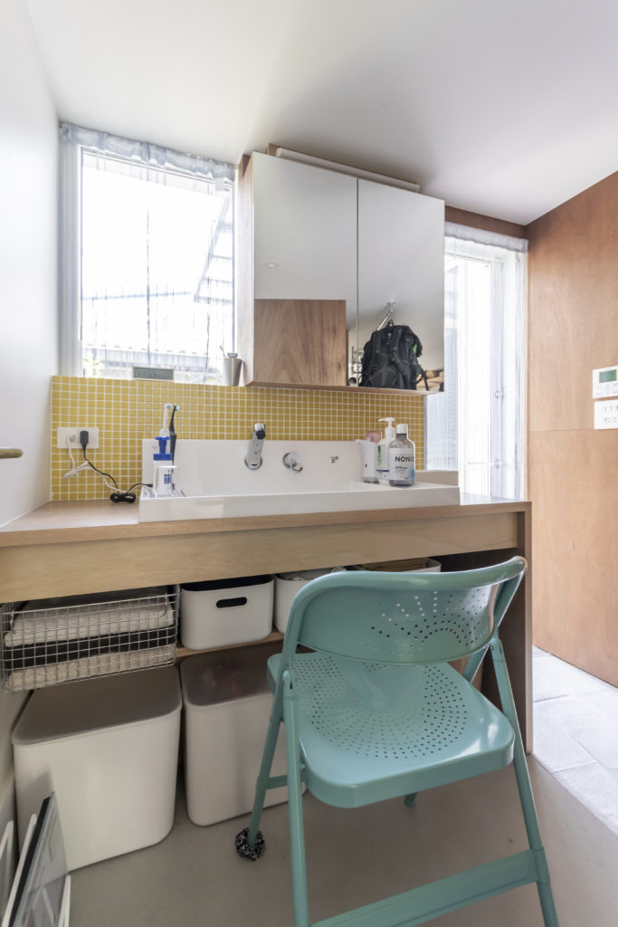 対角線上にゆるやかな階段が通る家 ５匹の犬たちとともに伸びやか、おおらかに暮らす | Architecture | 100%LiFE-10