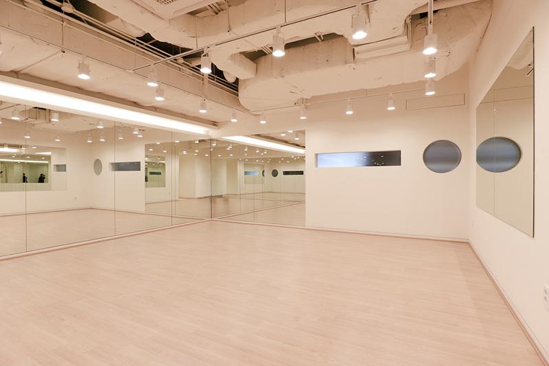 简约时尚的 34 平米办公空间设计-2