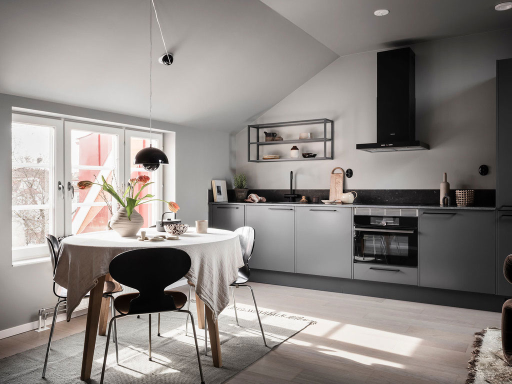 35 平米灰调顶楼公寓，独特设计展现极致空间魅力-5