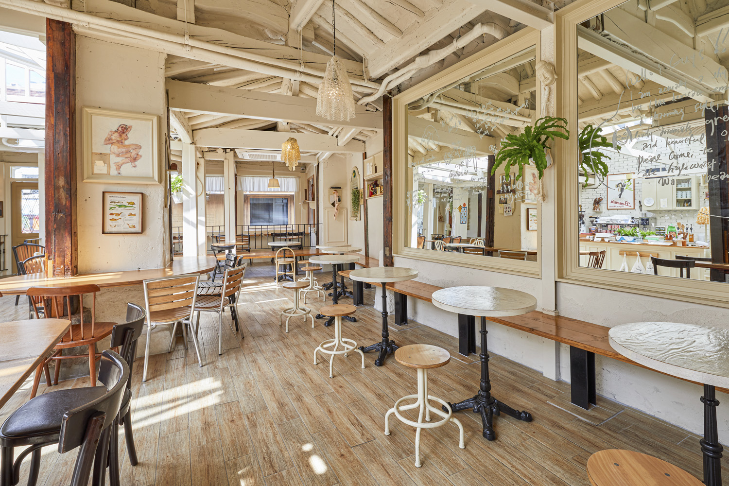 45 平米家居模型咖啡厅，打造温馨宜居艺术空间-7