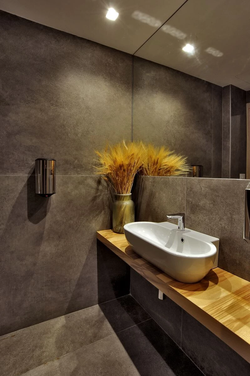 意大利热面包店的动感空间设计丨意大利的里雅斯特-33