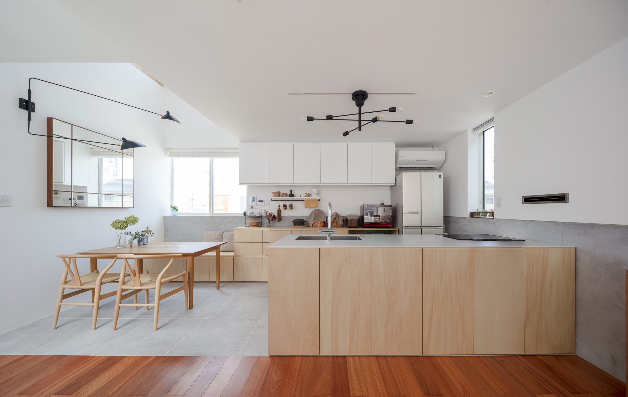 House with Hooked Multi Level Crossing / ihrmk-17