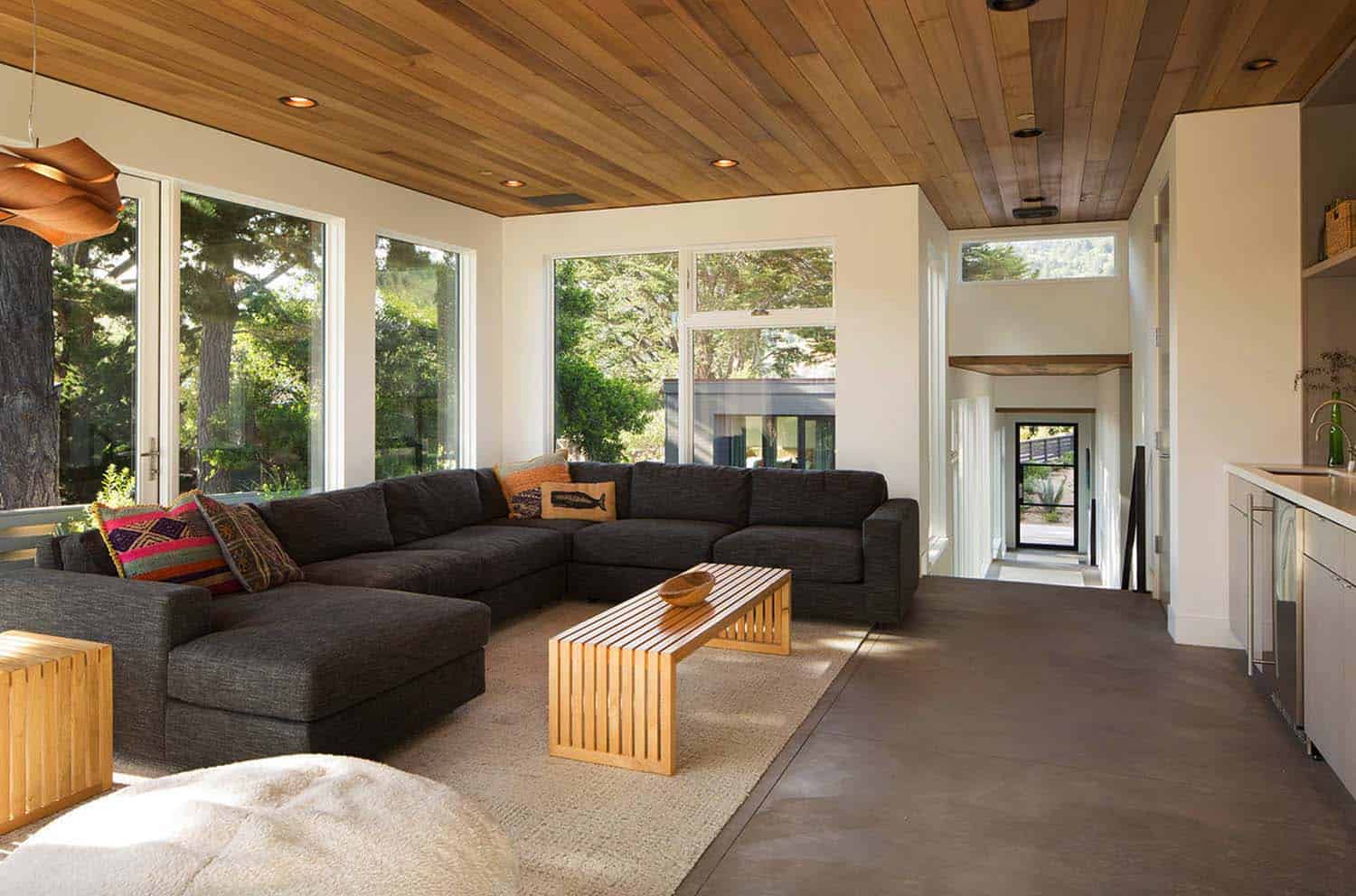 Seaside retreat celebrates indoor-outdoor living in Stinson Beach-4