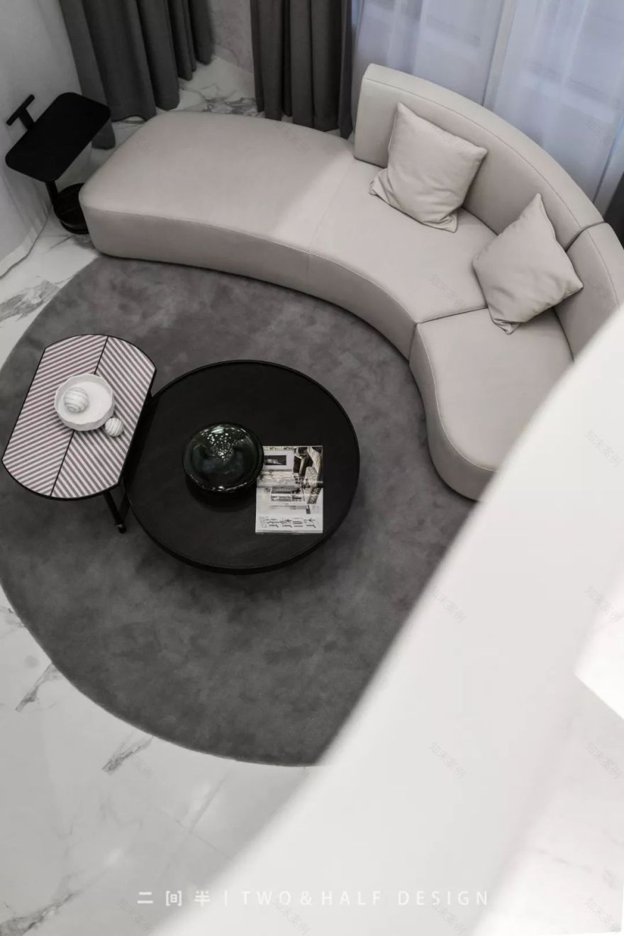 灰色调空间中的光影探索-32