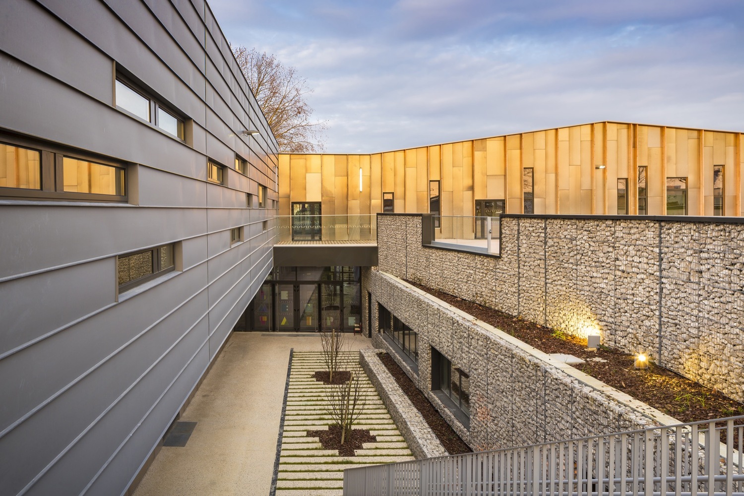 绿意盎然的新校园 · 贝松安吉拉·戴维斯学校-54