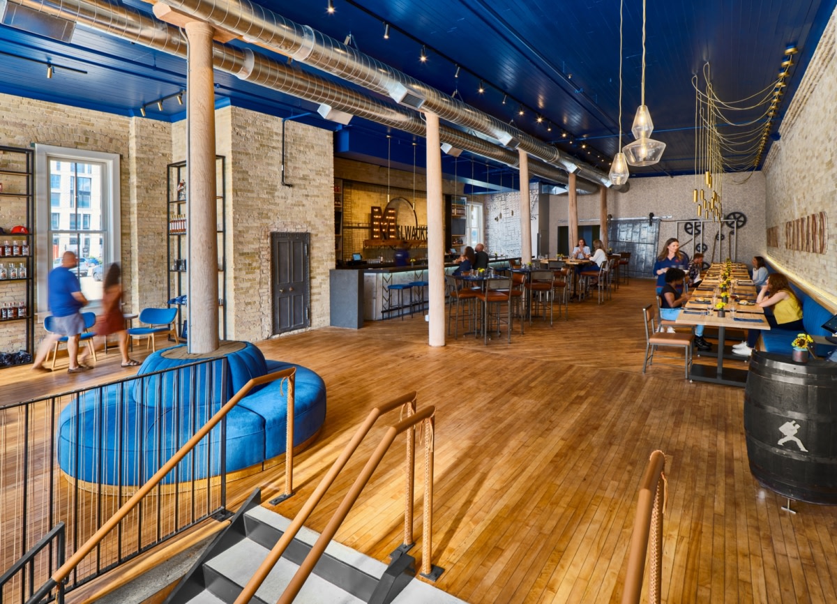 Milwaukee 百年建筑翻新,HGA 打造 Central Standard Craft Distillery Crafthouse & Kitchen-18