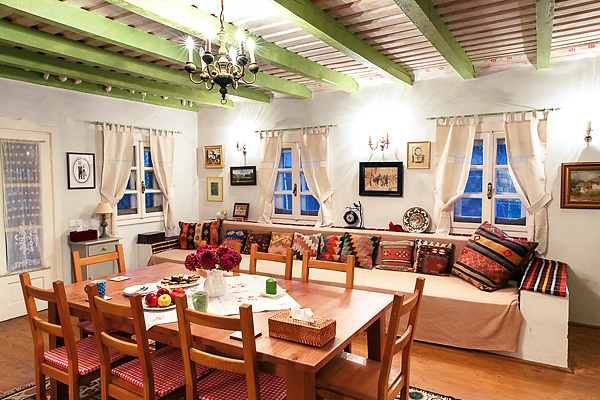 带罗马尼亚风格的彩色乡村住宅丨罗马尼亚布加勒斯特-8