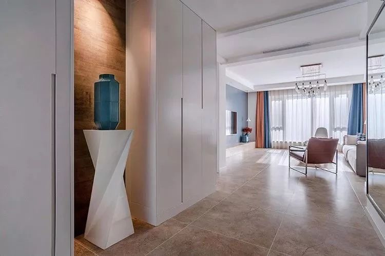 190㎡现代简约大宅，暖灰色地砖打造舒适空间-4