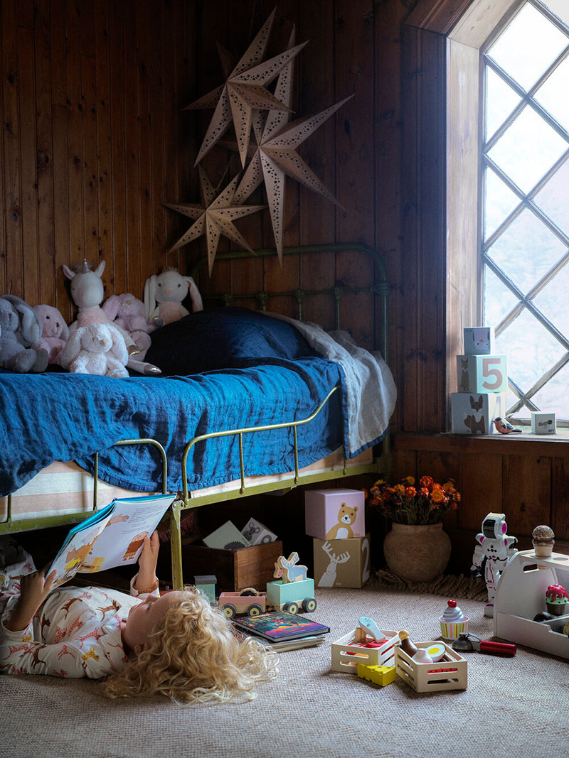 瑞典 Ahlens 圣诞主题室内设计-10