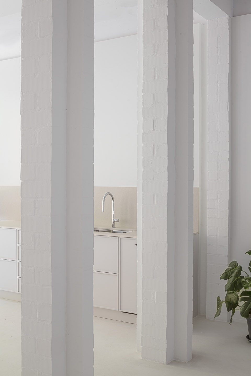 巴塞罗那“隔墙”住宅丨西班牙巴塞罗那丨HARQUITECTES-27