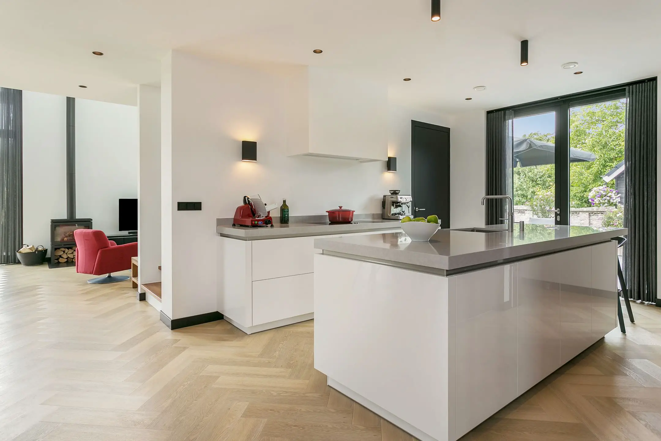 荷兰明亮当代住宅,设计感与自然和谐共生-6