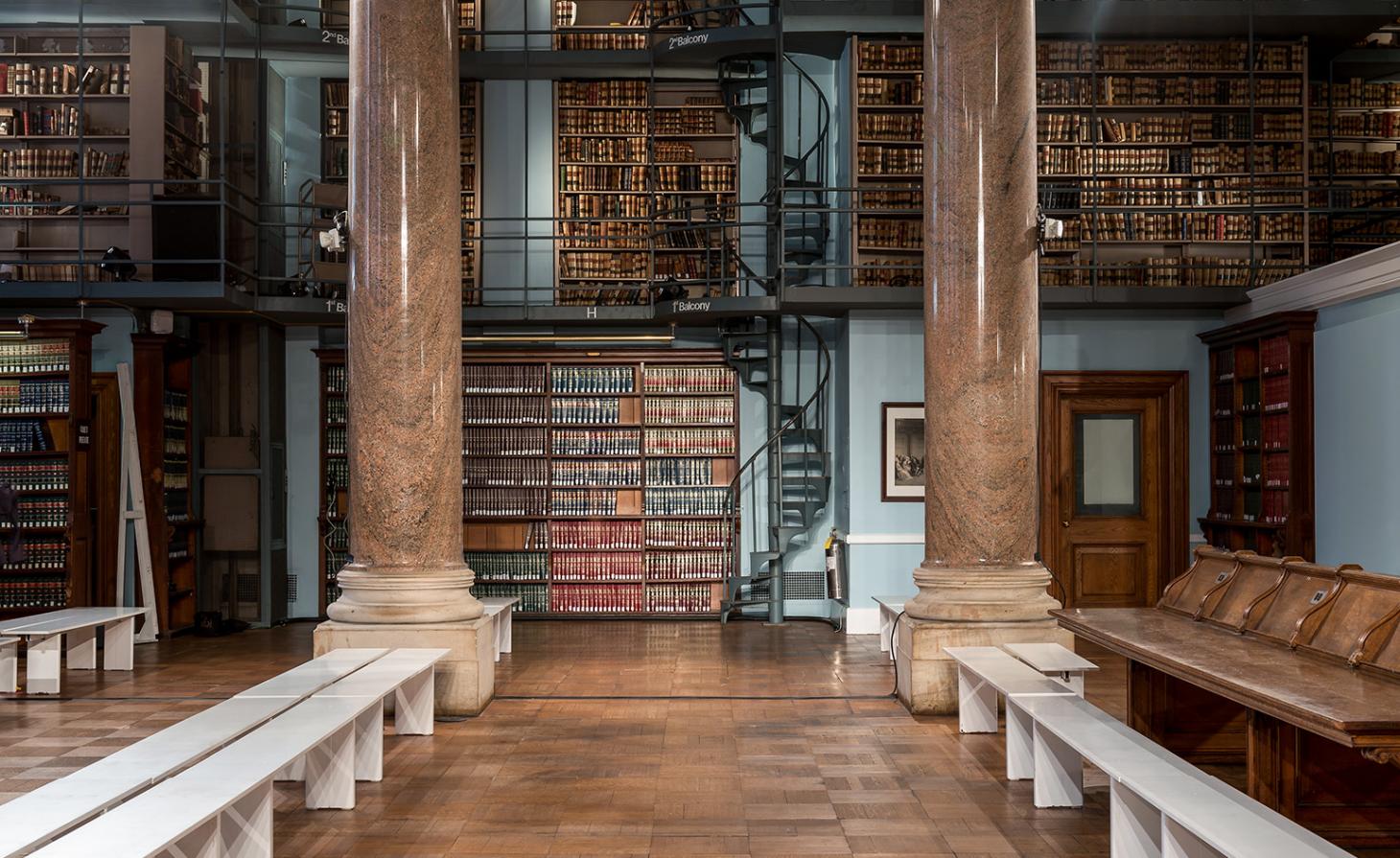 时尚盛宴 | 2017 春夏时装周秀场室内设计亮点-23