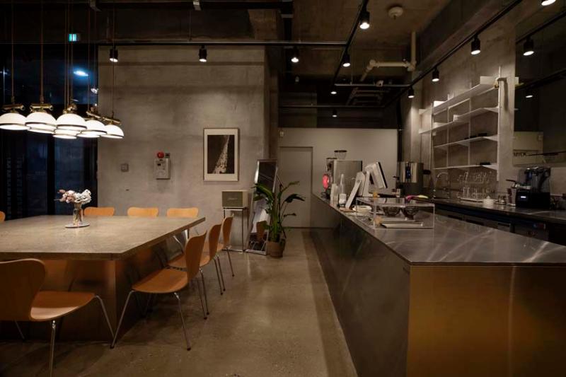 30 平米咖啡馆的极简主义魅力-9