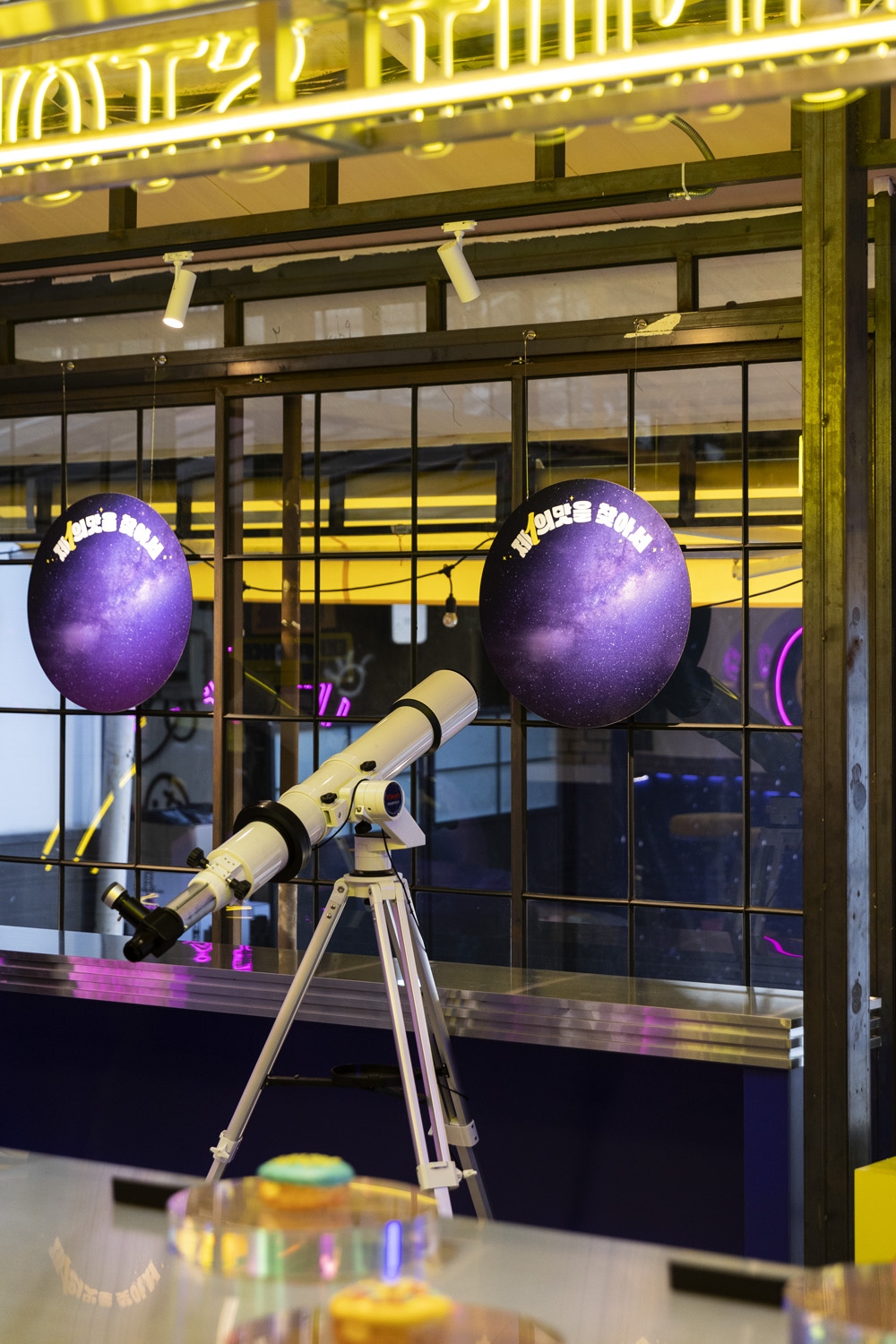 宇宙概念的 30 平米餐厅室内设计-17