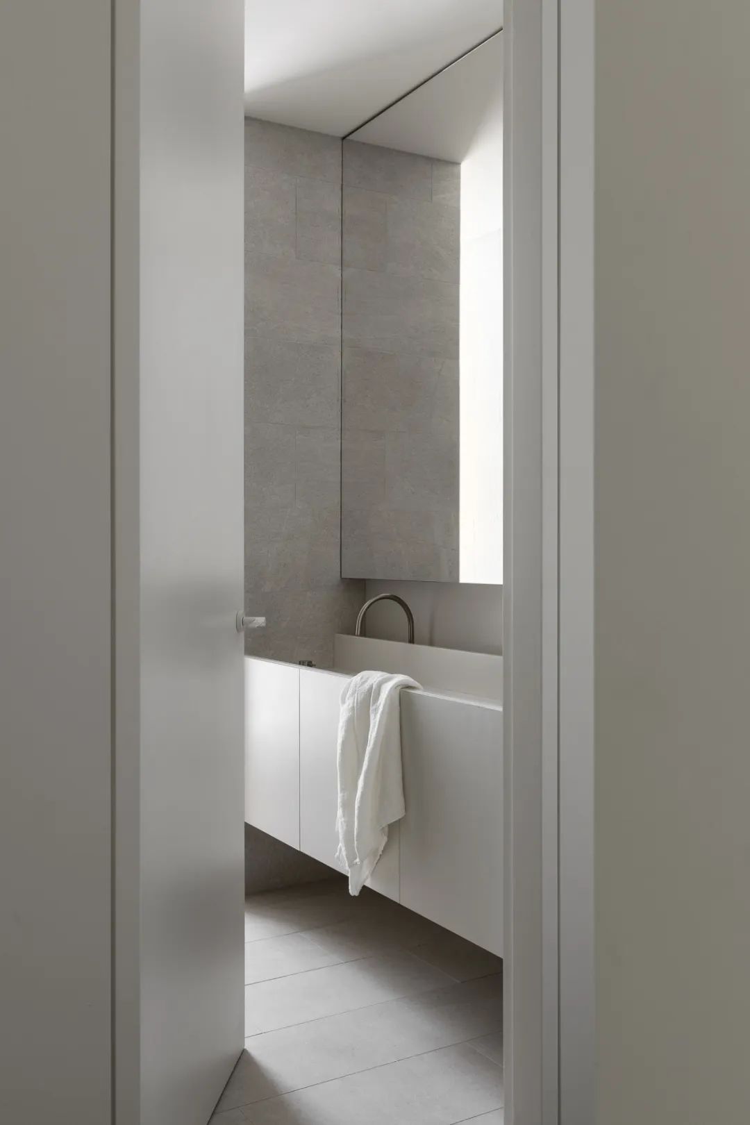 光与开放 · 艾玛·塞尔泽的极简之家丨澳大利亚墨尔本丨Selzer 设计工作室-16