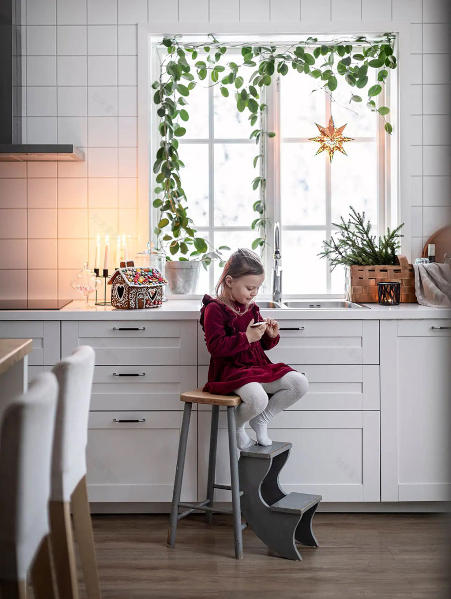 瑞典 19 世纪旧教堂的冬季童话之家-2