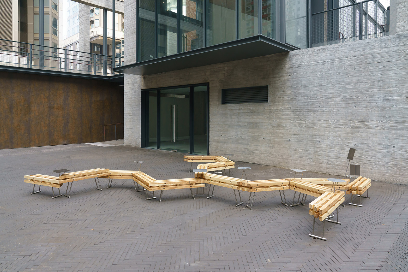 “连里枝”长椅装置丨纳研作室-13