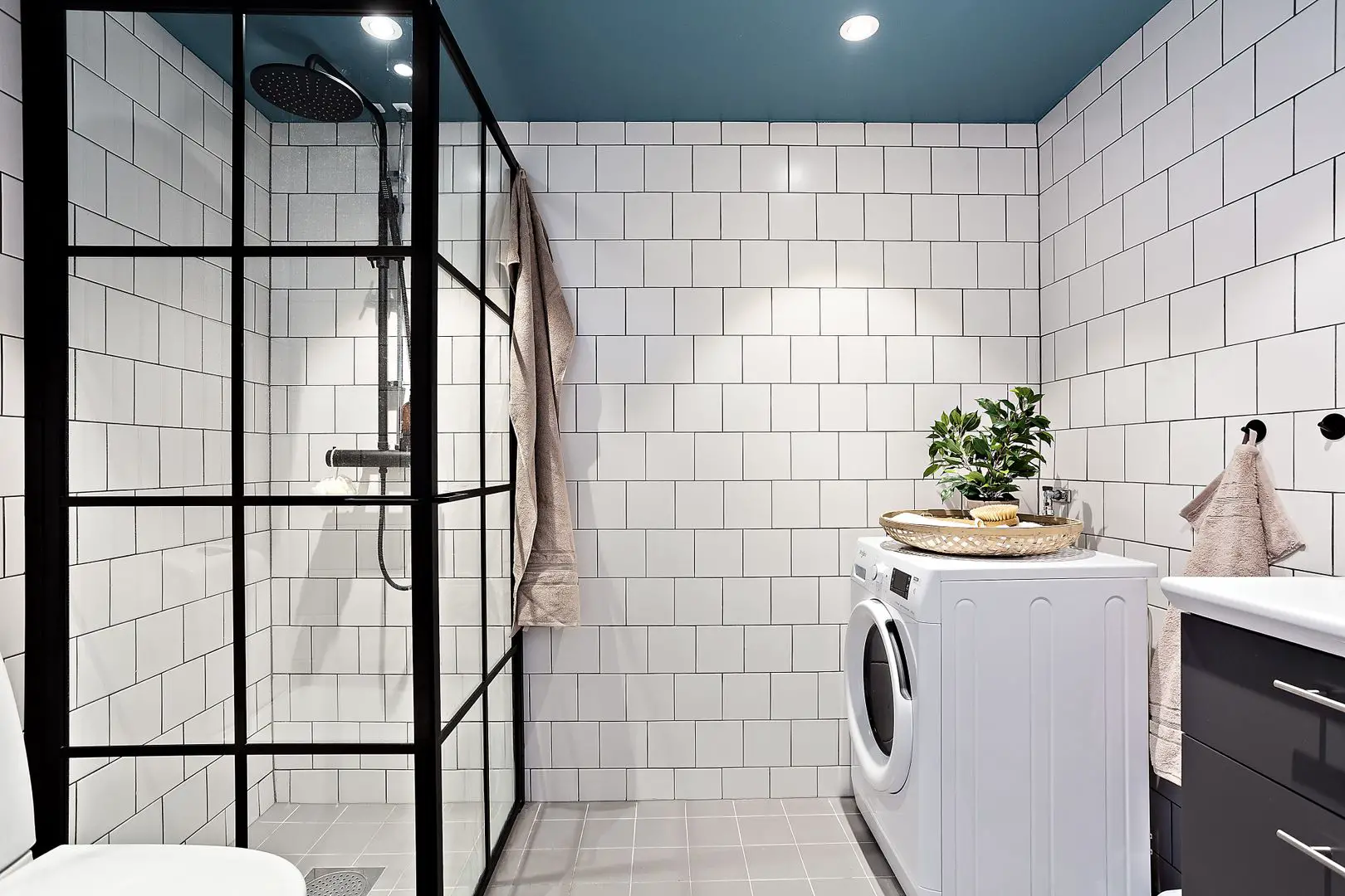 瑞典 35m2 蓝色调迷你复式公寓，设计巧妙空间利用充分-14