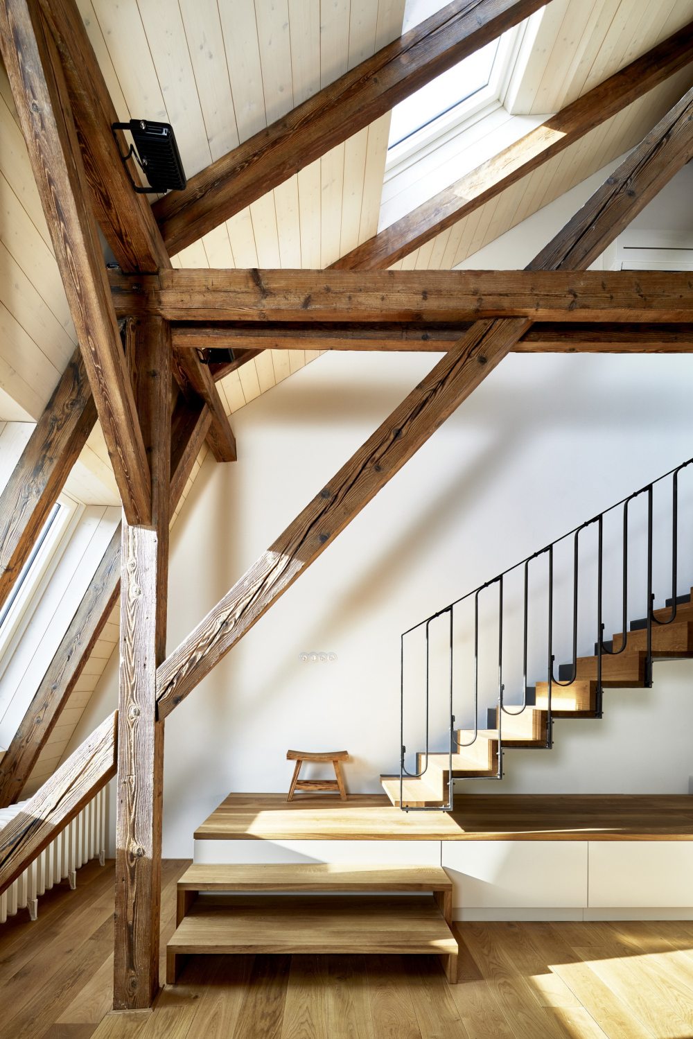 复古与现代交融的捷克公寓设计-17