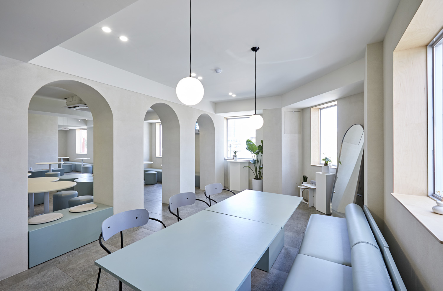 60 平冰淇淋专卖店，蓝绿色调打造甜蜜空间-11