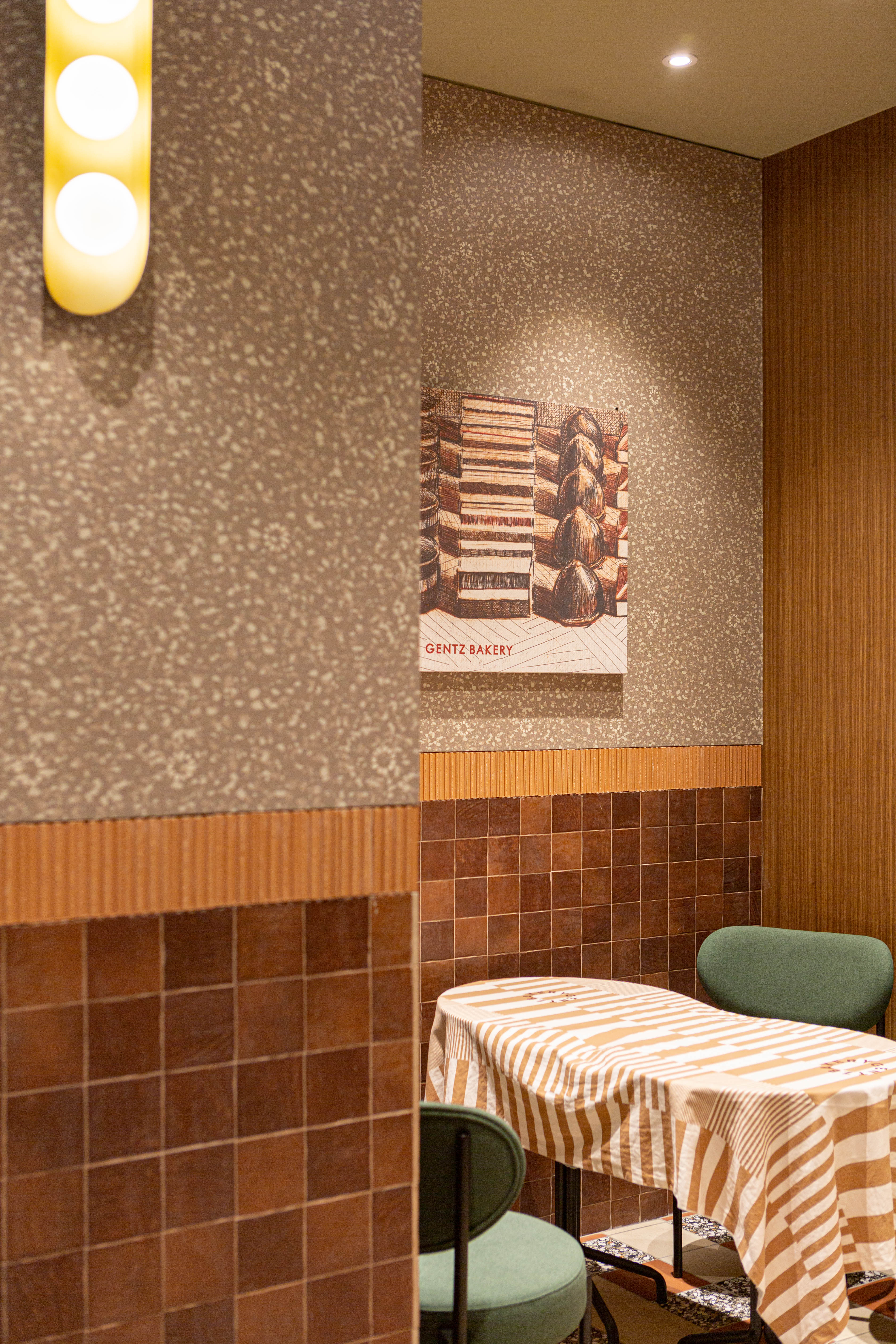 85 平米小空间，极简设计师的巧妙布局-14