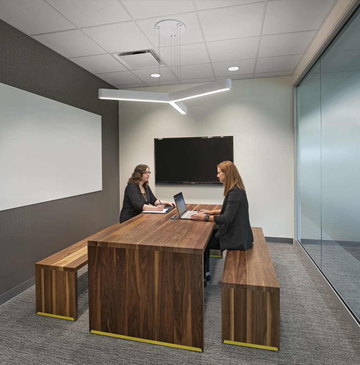 Home Point Financial Ann Arbor 办公室 - 自然光线与协作空间的完美结合-10