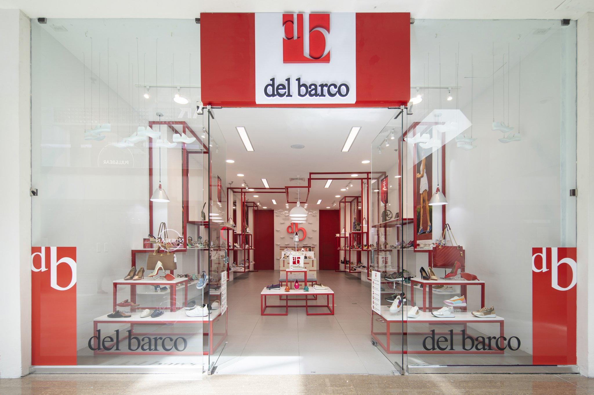 Del Barco 红色动态鞋店设计丨哥斯达黎加丨Estudio Membrana-18