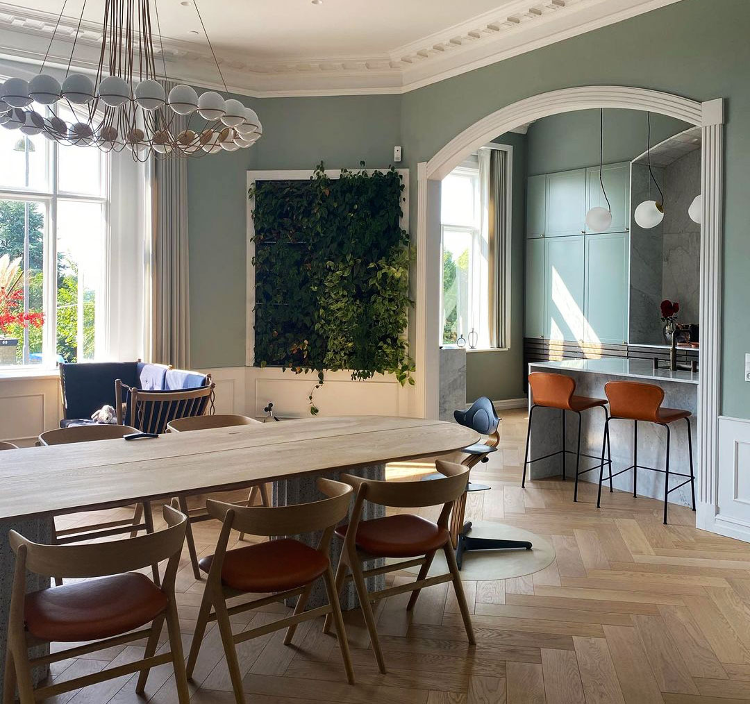 丹麦 19 世纪别墅的彩色复古魅力-1